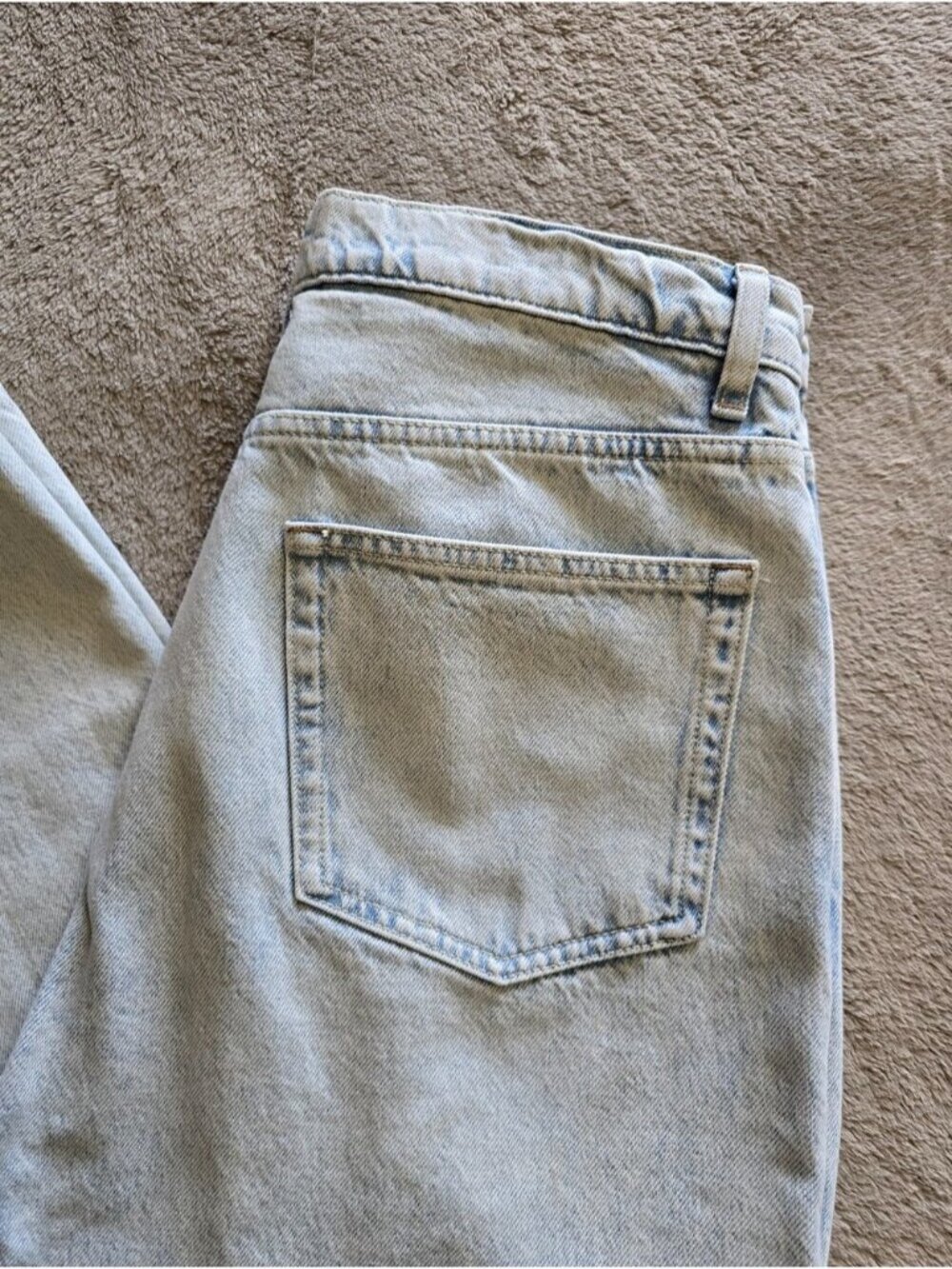 Reformation Val 90s Mid-Rise Straight Jeans in Shasta Wash size 30 - Picture 4 of 14